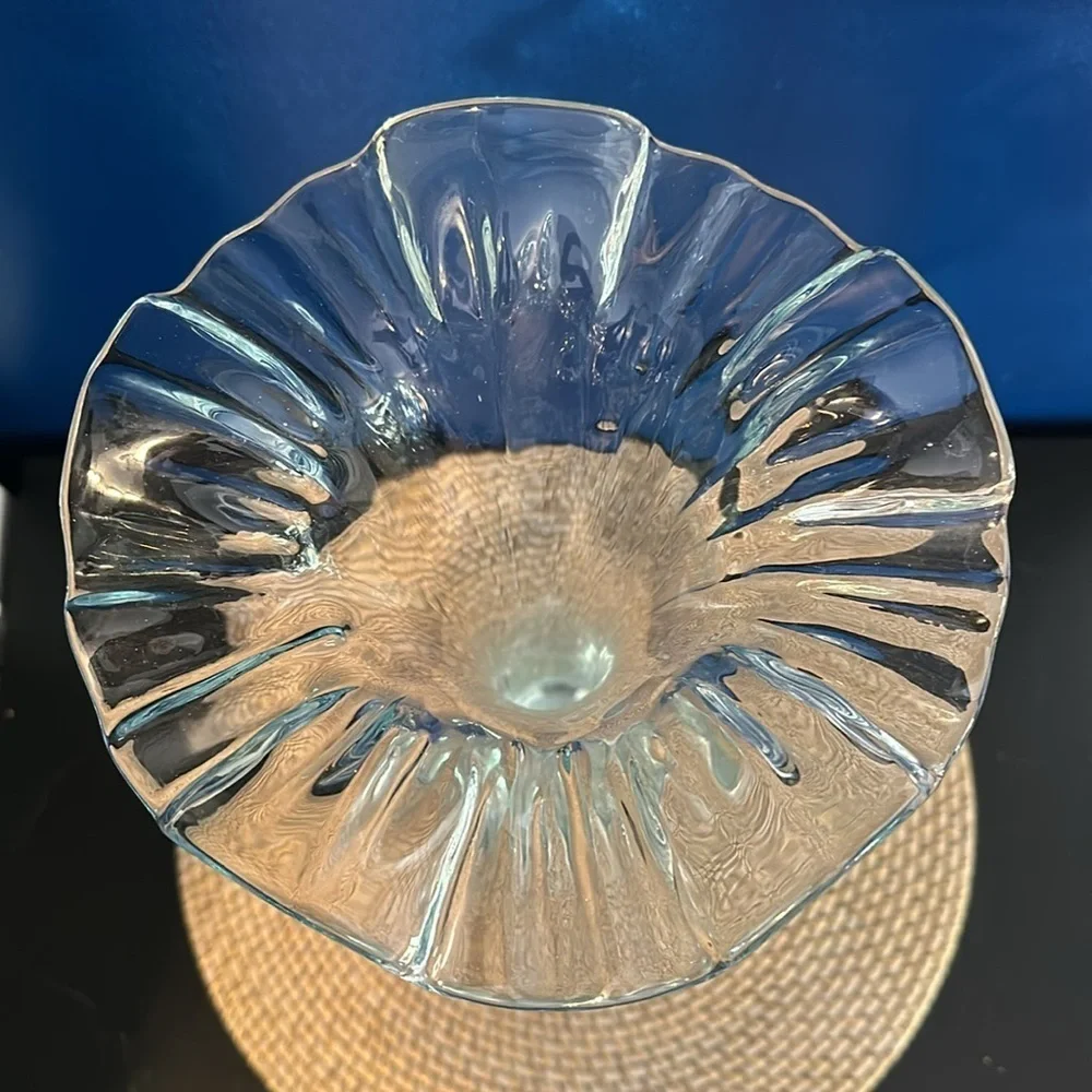 Gorgeous Vintage Estate Art Blown Glass Large Ruffled Top Light Blue Vase Tall